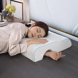 Oreiller ergonomique blanc à liseré bleu, cale de soutien pour dormir sur le côté