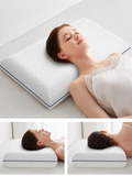 Oreiller cervical ergonomique Elysera, bleu, personne allongée sur le côté