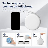 Oreiller rond compact gris, avec lanière, prêt à être rangé dans une boîte.