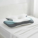 Oreiller cervical ergonomique en mousse à mémoire, blanc et gris, forme sculptée.